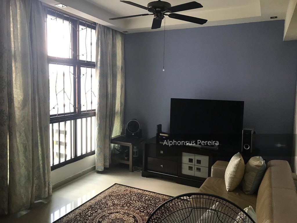 Eunos Crescent thumbnail photo